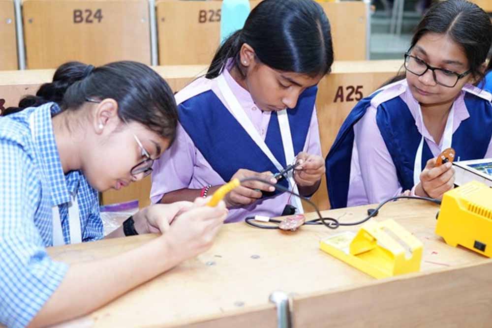 बस्तर के छात्रों को बड़ी सौगात, IIT मद्रास में सेमीकंडक्टर टेक्नोलॉजी की ट्रेनिंग पाएंगे 30 प्रतिभा