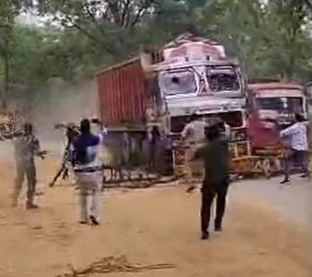बैरिकेड तोड़कर फरार ट्रक चालक ने मचाया कहर, मोहला-मानपुर में मासूम की गई जान