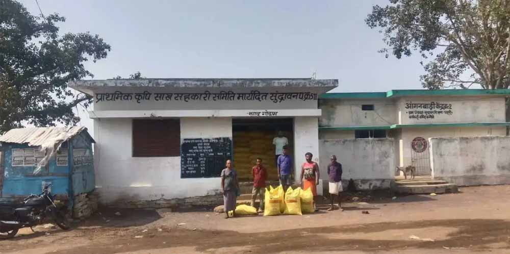 किसानों को राहत! बलौदाबाजार की 39 सहकारी समितियों में POS मशीन से शुरू हुआ खाद वितरण