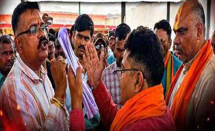 बहसबाजी पड़ी भारी, पीएम आवास योजना राशि मामले में जनपद CEO निलंबित