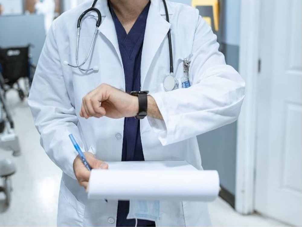 डॉक्टरों की कमी पर सवाल, CG के मेडिकल कॉलेजों में खाली पद भरने की मांग तेज