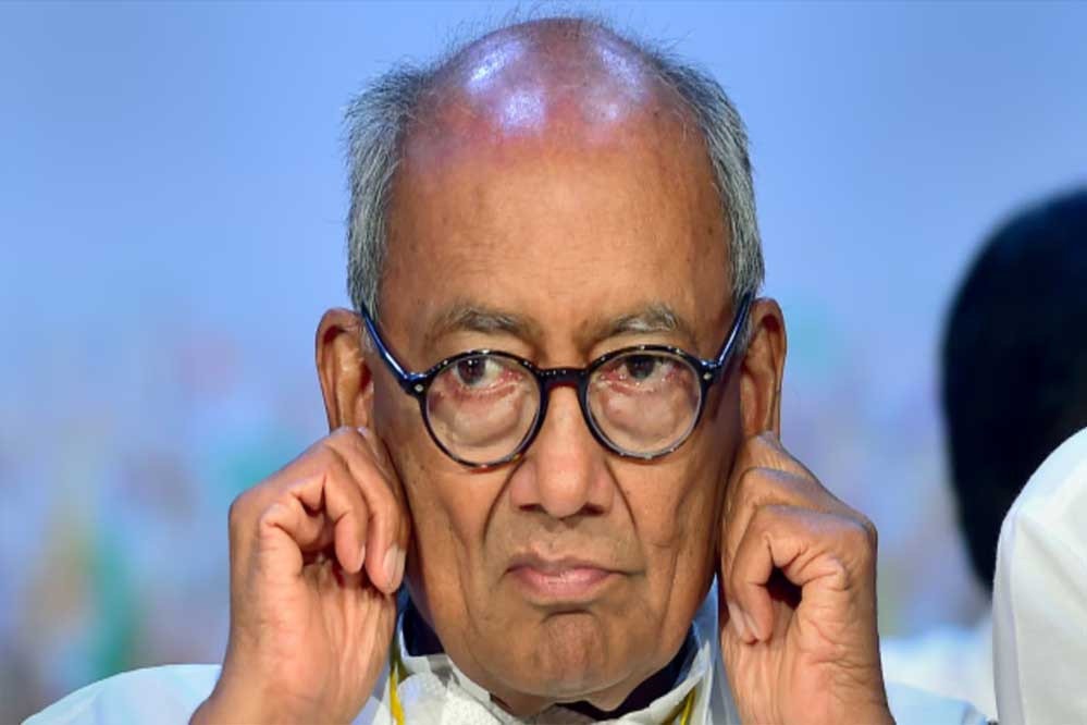 सुप्रीम कोर्ट पर टिप्पणी से घिरे दिग्विजय सिंह, इंदौर महापौर ने की कानूनी कार्रवाई की मांग
