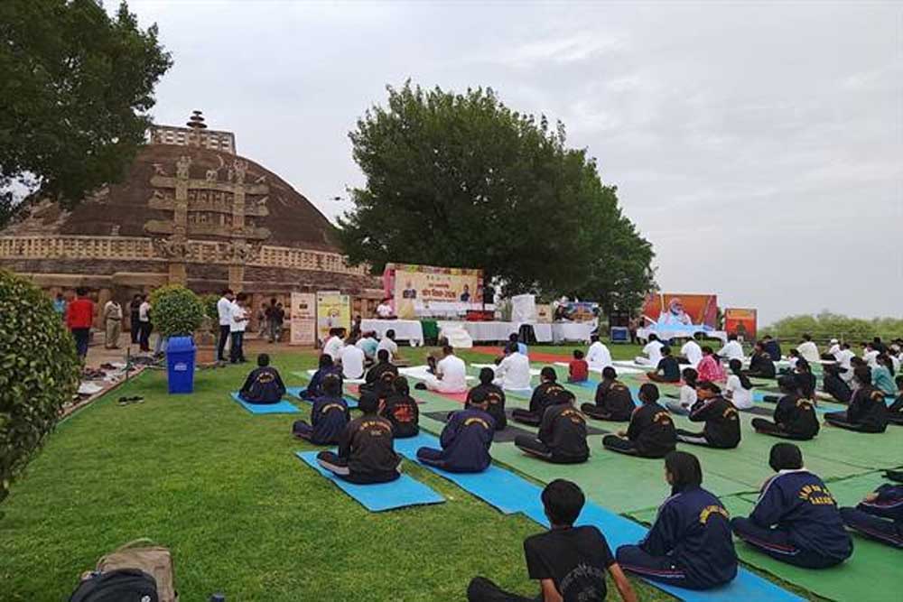मध्यप्रदेश पर्यटन बोर्ड के अधिकारियों ने कुशाभाऊ ठाकरे अंतर्राष्ट्रीय कन्वेंशन सेंटर में किया योगाभ