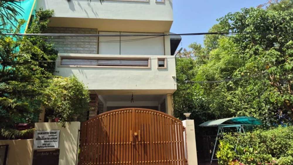 गिरिबाला के घर चोरों का धावा, पुलिस की मौजूदगी भांपकर मौके से भागे आरोपी