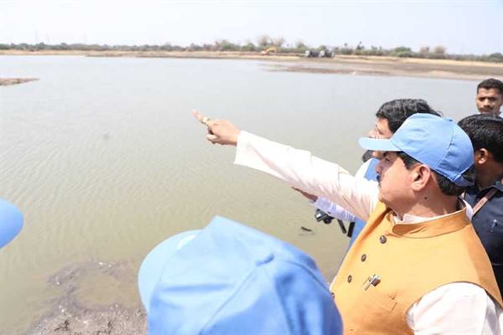 लिंबोदी तालाब के जीर्णोद्धार एवं सौंदर्यीकरण के कार्यों का किया अवलोकन