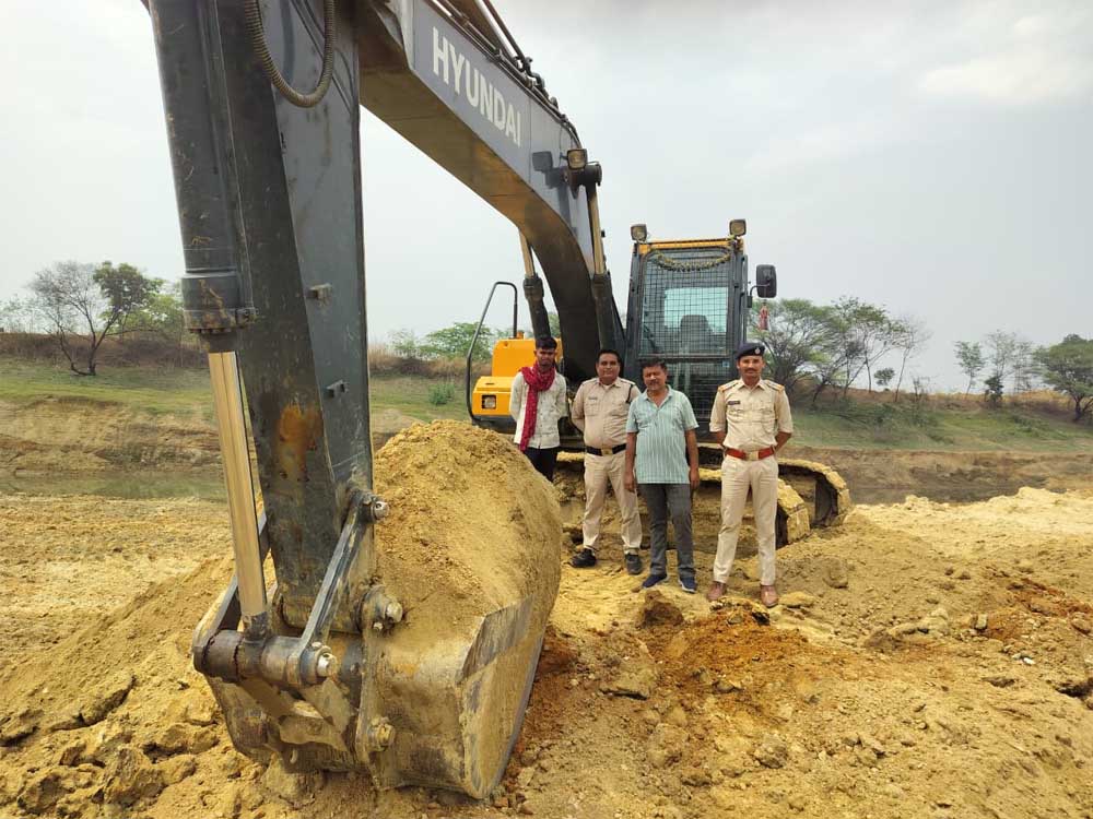 खनिज उड़नदस्ता दल का बड़ा एक्शन 15 संदिग्ध स्थानों पर छापा, अवैध खनन-परिवहन में लगे 14 वाहन जब्त
