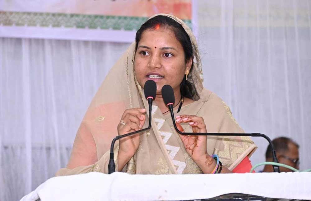प्रदेश में सुशासन की दिशा में बड़ा सुधार- आंगनबाड़ी कार्यकर्ताओं और सहायिकाओं को साड़ी खरीदी की राशि स
