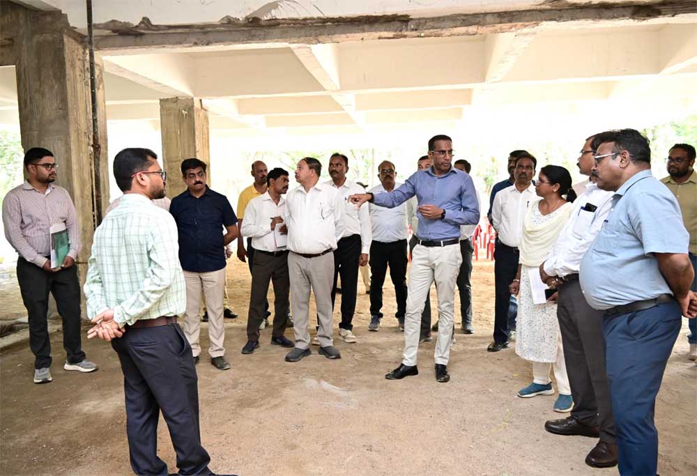 लोक निर्माण विभाग के सचिव ने निर्माणाधीन कंपोजिट बिल्डिंग के कार्यों का किया निरीक्षण