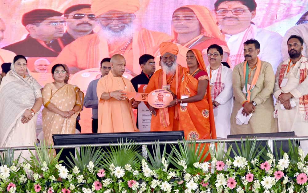 सीएम योगी आदित्यनाथ ने उन्नाव में 570 करोड़ रुपये से अधिक लागत की 101 विकास परियोजनाओं का किया लोका