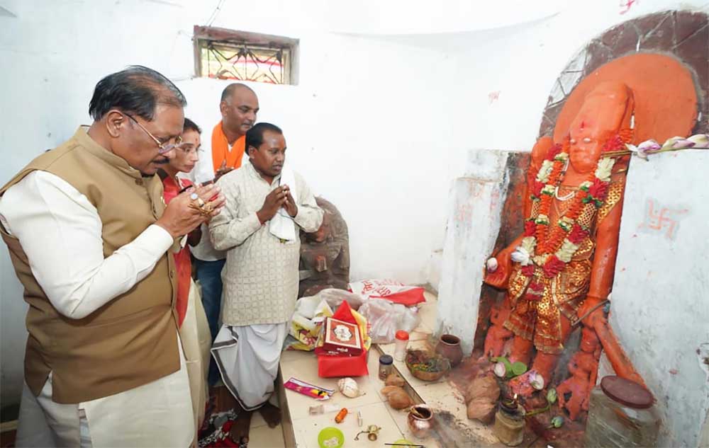 मुख्यमंत्री ख्यमंत्री  विष्णुदेव साय ने ऐतिहासिक चतुर्भुज विष्णु मंदिर में की पूजा-अर्चना, प्रदेश क
