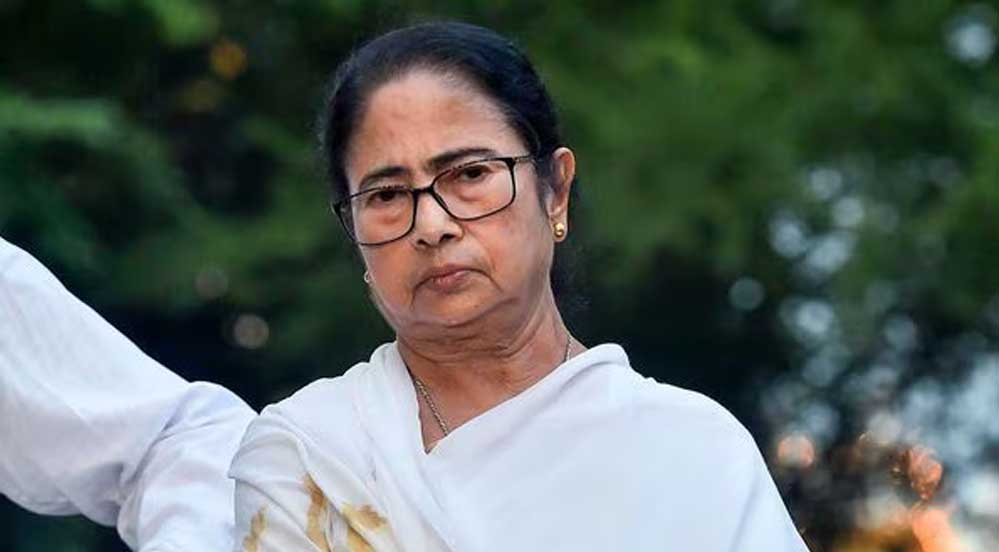 TMC में अनुशासनहीनता पर सख्ती, ममता ने दो नेताओं को पार्टी से निकाला