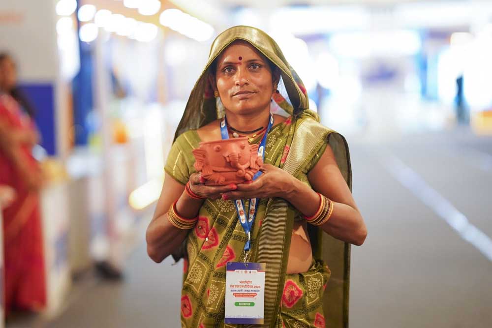 औद्योगिक विकास को नई दिशा, मुख्यमंत्री डॉ. यादव ने प्रदर्शनी का शुभारंभ किया