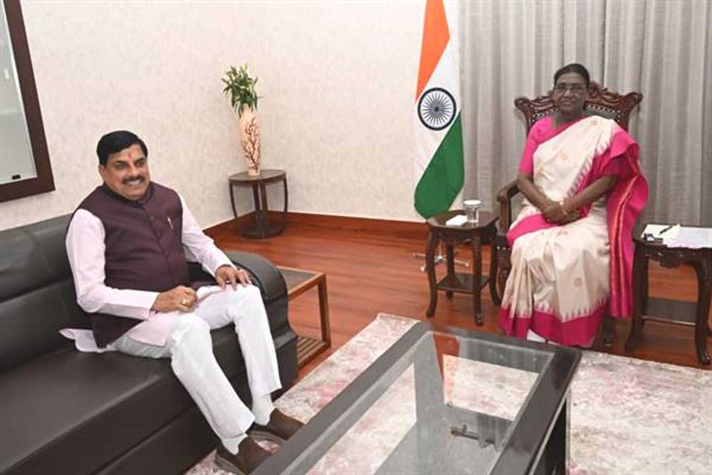 राष्ट्रपति मुर्मु से मुख्यमंत्री डॉ. यादव की सौजन्य भेंट, स्मृति चिन्हों का हुआ आदान-प्रदान