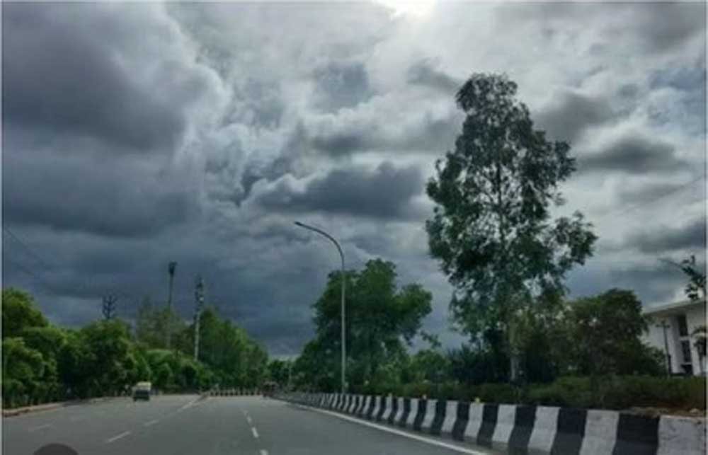 गर्मी से राहत: मध्यप्रदेश में प्री-मानसून की दस्तक, कई जिलों में बारिश और तेज हवाओं का अलर्ट