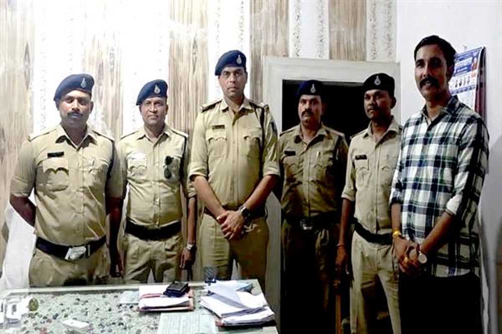 नरसिंहपुर पुलिस ने ऑनलाइन ट्रेडिंग के नाम पर ठगी करने वाले दो आरोपियों को किया गिरफ्तार