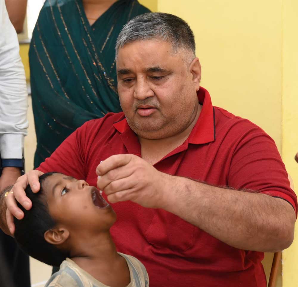 राष्ट्रीय पल्स पोलियो अभियान का लखनपुर से शुभारंभ, अभिभावकों से किया आह्वान—‘दो बूंद हर बार, पोलियो