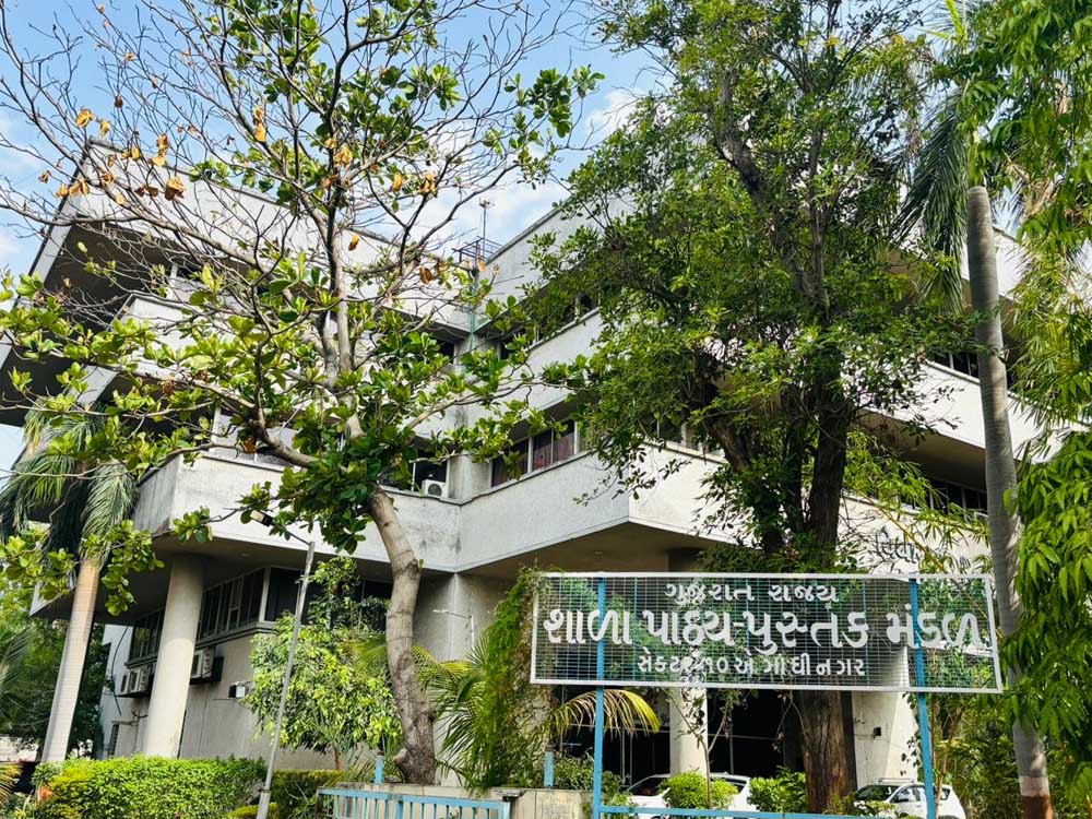 शाला प्रवेशोत्सव से पहले प्राथमिक विद्यालयों में पुस्तकें पहुँचाने के लिए प्रशासन सजग: पावरा