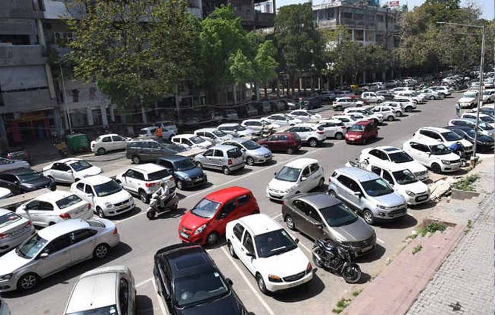 पार्किंग की झंझट खत्म? चंडीगढ़ में रोबोट संभालेगा गाड़ियां, निरीक्षण करने पहुंचे दिल्ली मेयर
