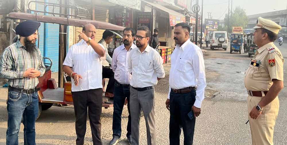 सड़कों पर उतरे नगर निगम कमिश्नर ओजस्वी, सफाई अभियान और ट्रैफिक सुधार को लेकर दिए निर्देश