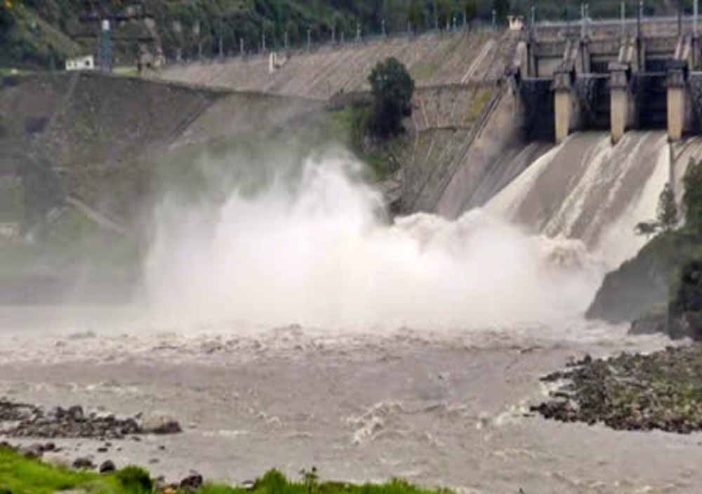 Beas River Alert: नदी का जलस्तर तेजी से बढ़ा, किनारे रहने वाले लोगों को सतर्क रहने की सलाह