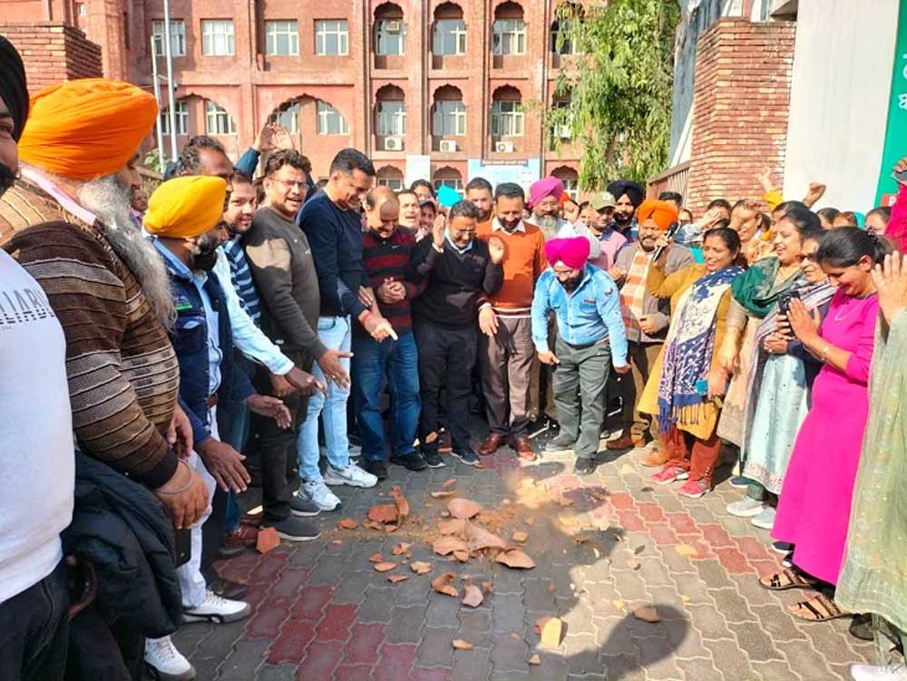 हड़ताली कर्मचारियों पर पंजाब सरकार सख्त, नए निर्देशों से बढ़ी हलचल