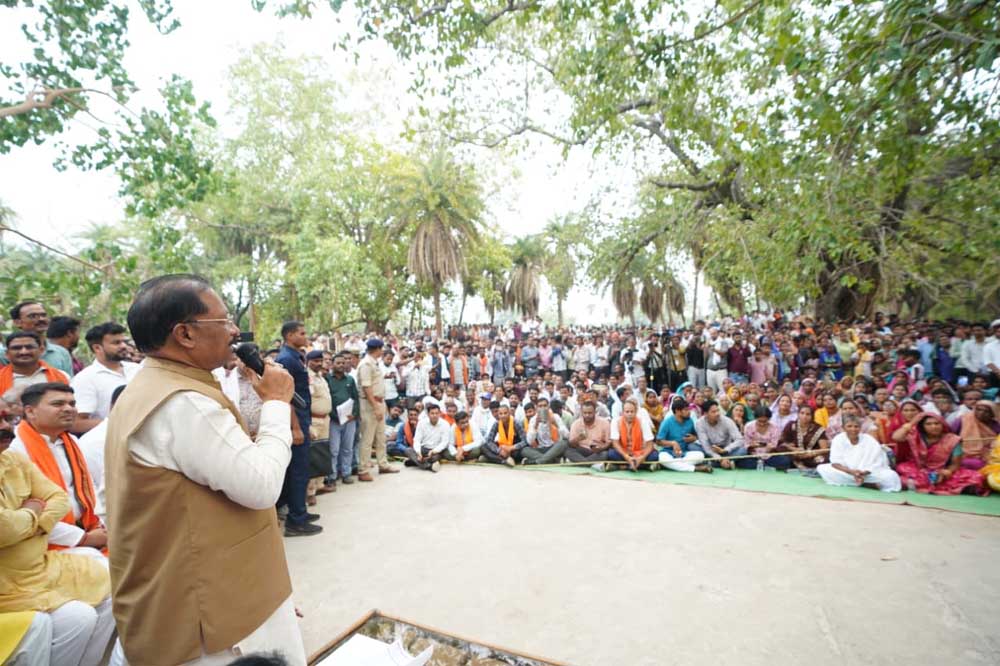 सक्ति जिले के ठठारी गांव पहुंचे मुख्यमंत्री, चौपाल लगाकर सुनी ग्रामीणों की समस्याएं