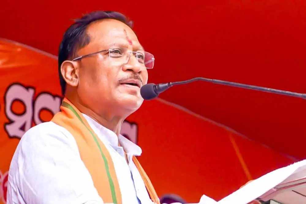 मुख्यमंत्री ने हितग्राहियों को वितरित किए विभिन्न योजनाओं के लाभ: ग्रामीणों से किया आत्मीय संवाद