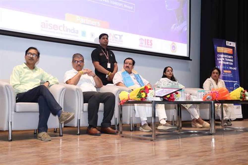 साइबर सिक्योरिटी एवं एआई प्रशिक्षण कार्यक्रम के दूसरे दिन 400 से अधिक विद्यार्थी हुए शामिल