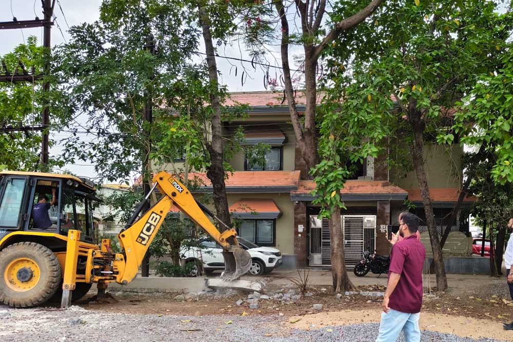 सेजबहार फेस-1 कॉलोनी की भूमि से अतिक्रमण हटाया, अवैध सड़क निर्माण पर मंडल की कार्रवाई