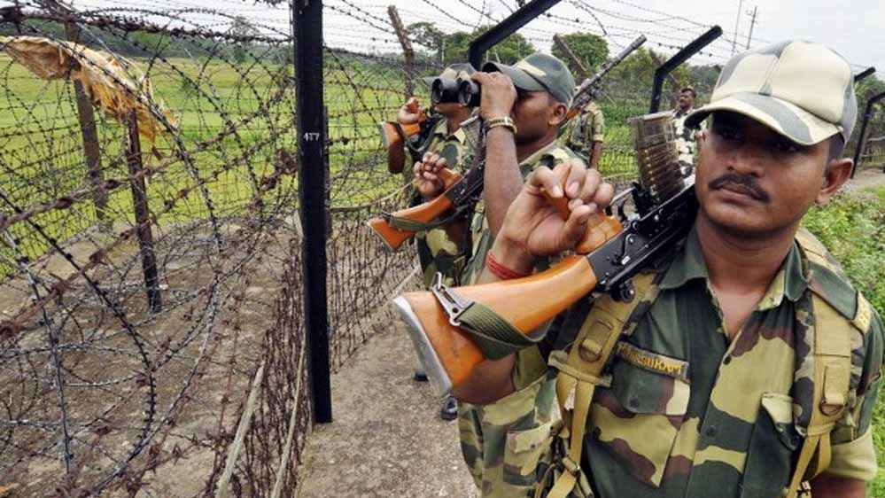 सीमा पर बवाल: BSF की कार्रवाई के बाद घुसपैठियों का हंगामा, भारत-बांग्लादेश बॉर्डर पर बढ़ा तनाव