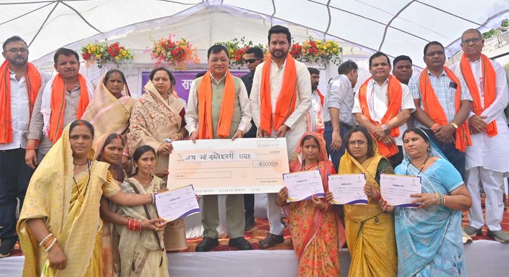 100 से अधिक हितग्राहियों को राशन कार्ड, आवास की चाबी, बीज, सुपोषण किट, श्रवण यंत्र व अन्य सामग्री क
