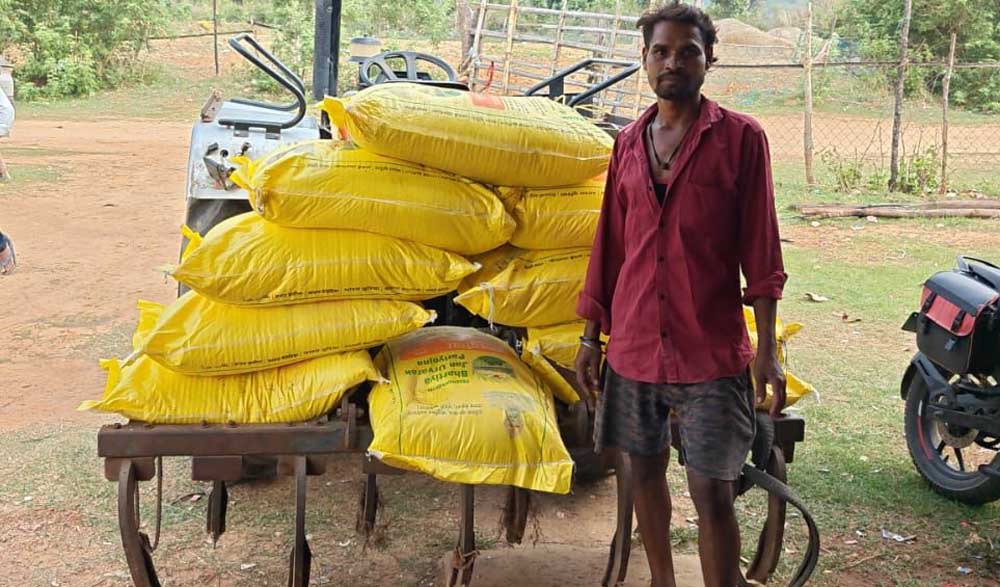 जिले में 24 हजार टन से अधिक उर्वरक का भंडारण, सहकारी समितियों के माध्यम से प्राथमिकता के आधार पर वि