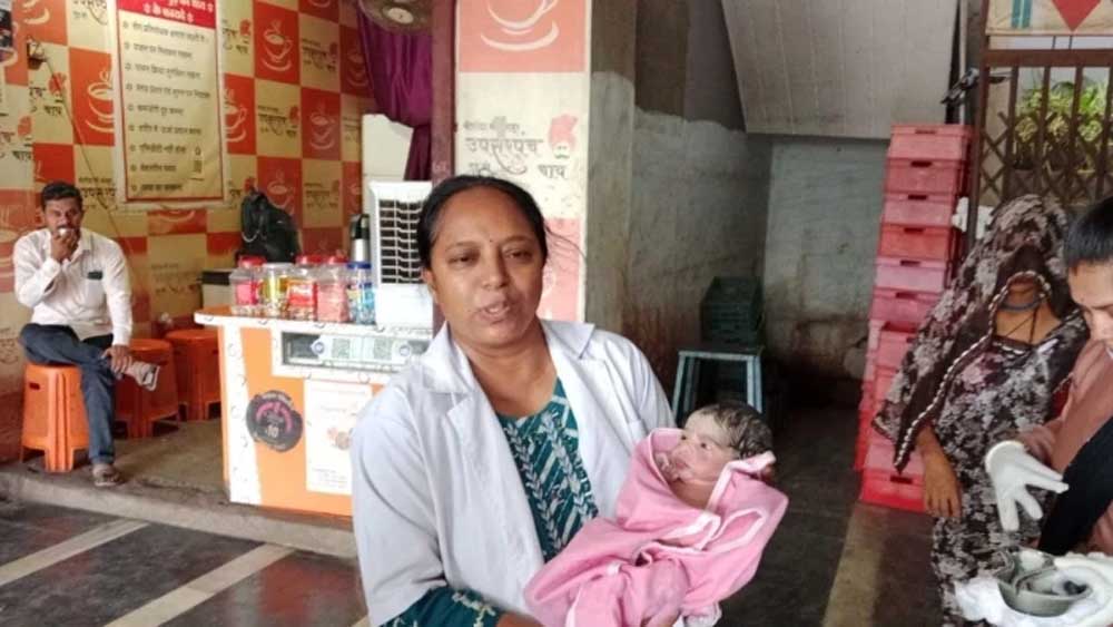 अस्पताल पहुंचने से पहले प्रसव: खरगोन के सार्वजनिक शौचालय में गूंजी नवजात की किलकारी