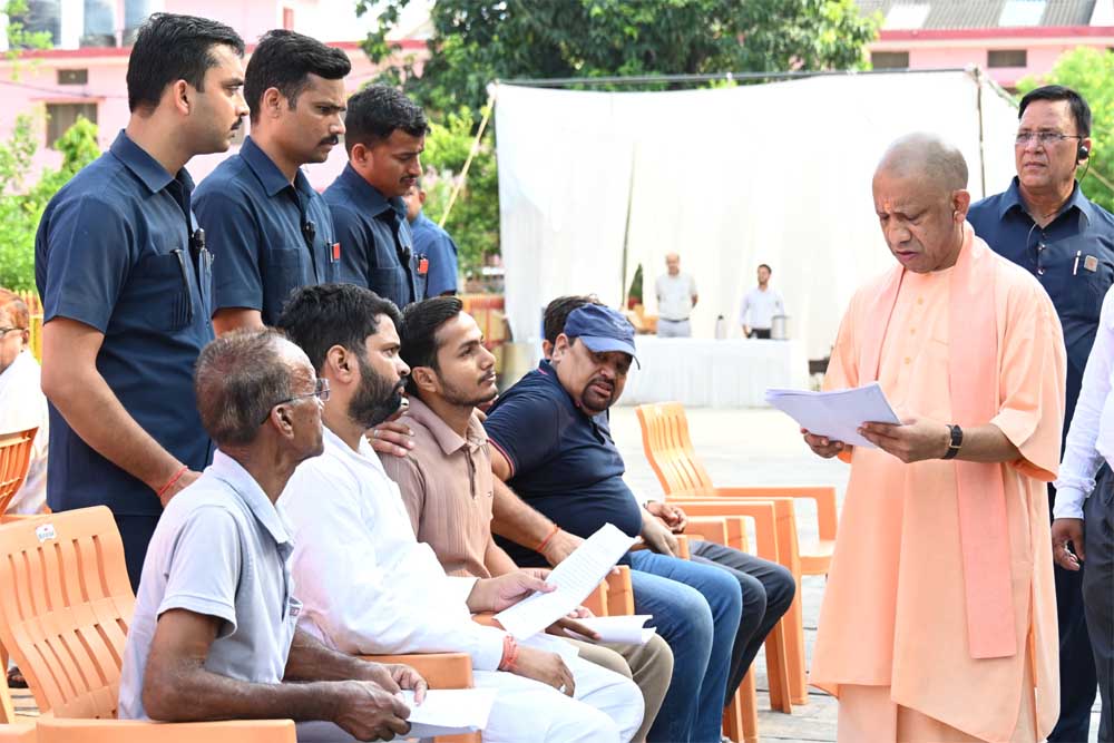 लगातार दूसरे दिन जनता दर्शन में मुख्यमंत्री ने सुनीं 200 लोगों की समस्याएं