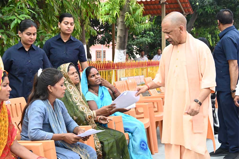 जनता दर्शन में भूमि संबंधी शिकायतों पर मुख्यमंत्री ने डीएम को दिए निर्देश