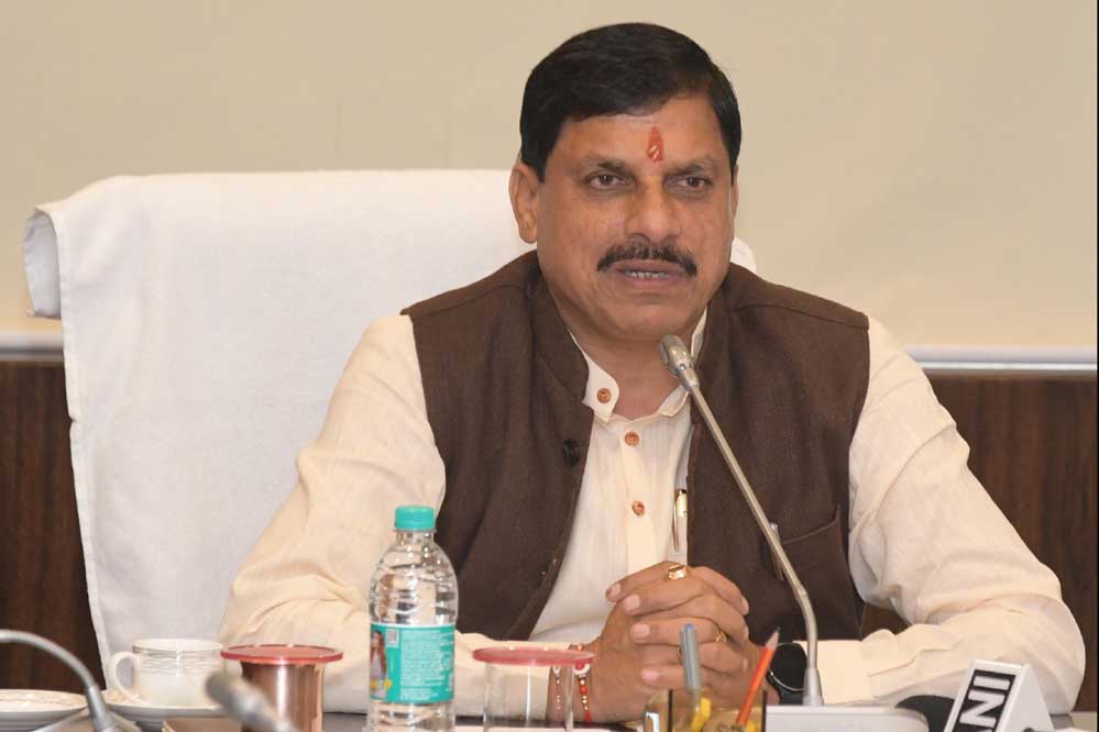 मुख्यमंत्री बोले- नौकरी नहीं छिनेगी, लेकिन अफसर हुआ बर्खास्त; विभाग ने कहा- आदेश नहीं मिला