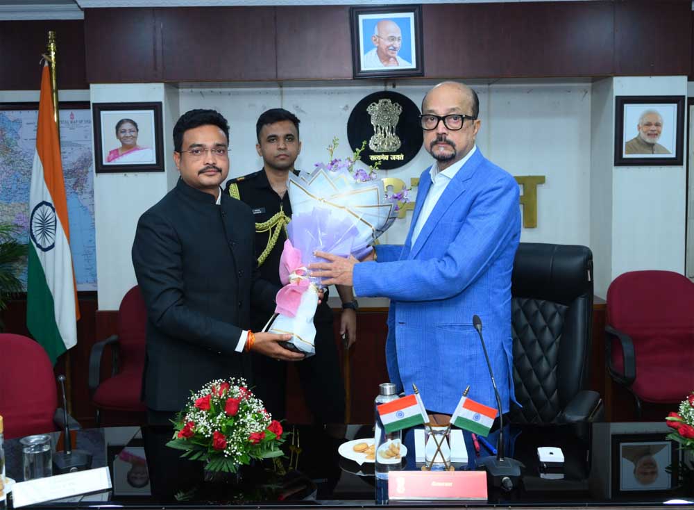 पर्यावरण संरक्षण और जलवायु परिवर्तन जैसी वैश्विक चुनौतियों से निपटने में वन अधिकारियों की महत्वपूर्