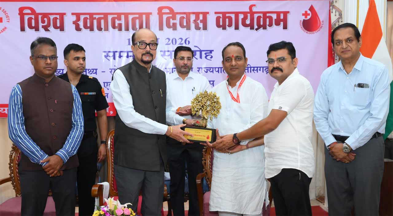 रक्तदान सबसे बड़ा दान, इससे बड़ी कोई सेवा नहीं - राज्यपाल डेका