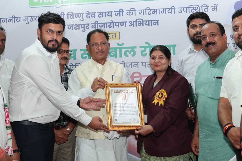 एक दिन में 2 लाख से अधिक सीडबॉल प्रसार कर बनाया विश्व रिकॉर्ड