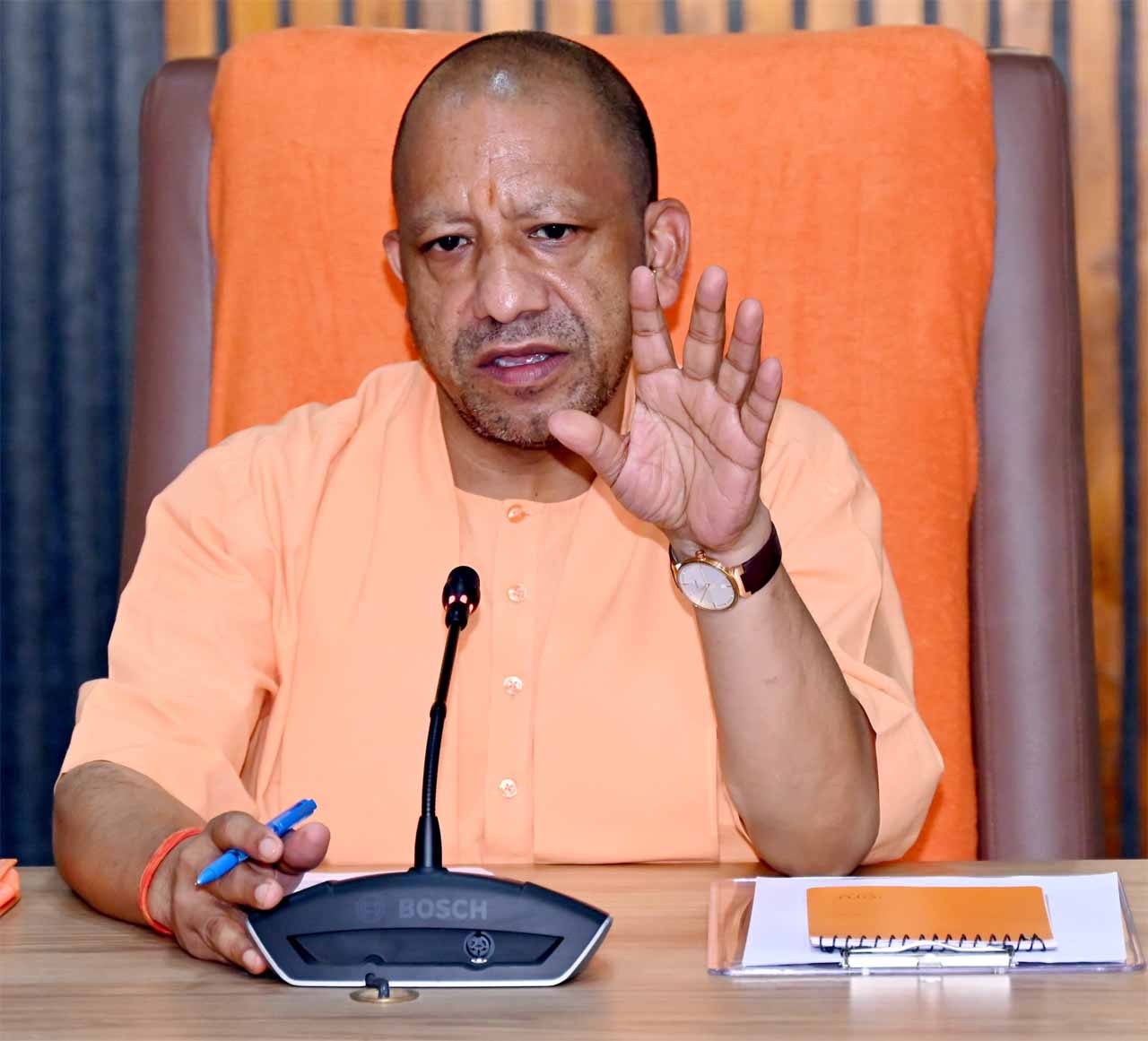 अब त्योहारों व मांगलिक कार्यक्रमों में उपहार में चीनी उत्पादों के बजाए दी जाती हैं फिरोजाबाद के ग्ल