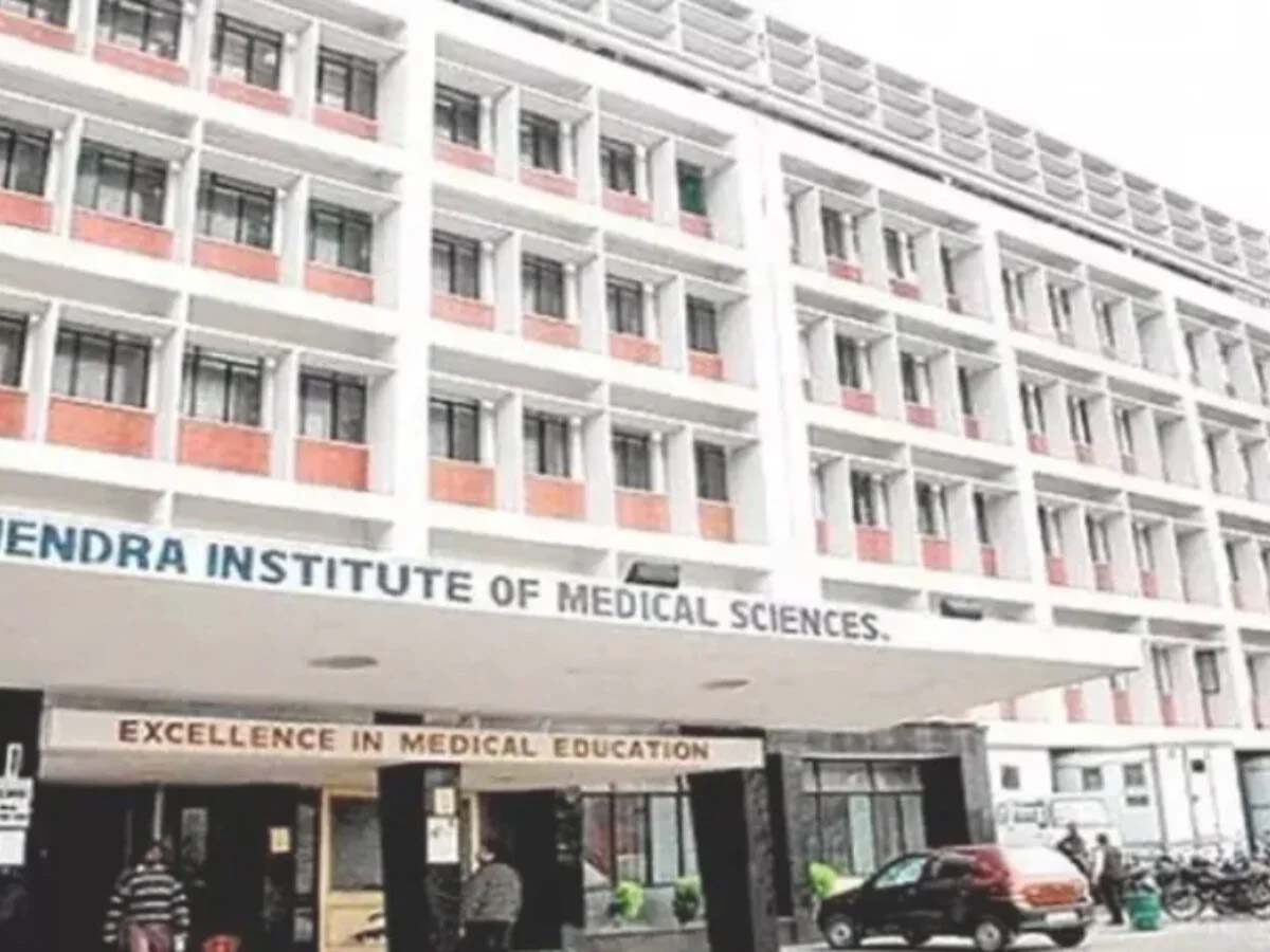 अब बाहर से महंगी दवा खरीदने की जरूरत नहीं, रिम्स में शुरू होगी अमृत फार्मेसी