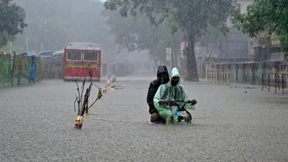 मुंबई में मूसलाधार बारिश का कहर, अंधेरी सबवे बंद, ठाणे सहित कई क्षेत्रों में IMD की चेतावनी