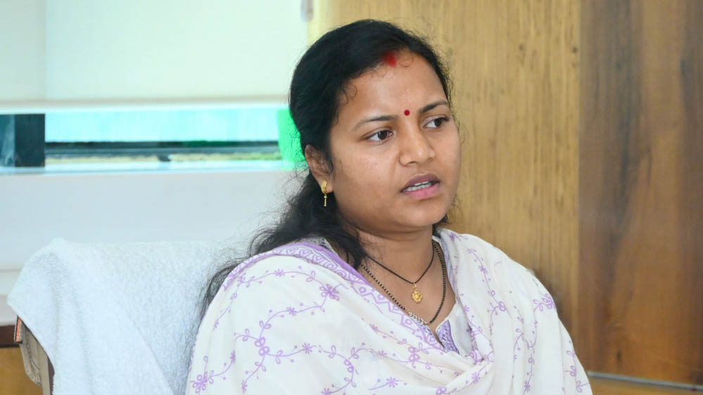 बस्तर प्रवास के अनुभवों के आधार पर मंत्री लक्ष्मी राजवाड़े ने ली उच्चस्तरीय समीक्षा बैठक