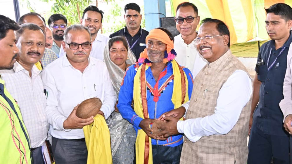 कृषि मंत्री रामविचार नेताम ने उन्नत वत्स प्रदर्शनी का किया अवलोकन, विभागीय नवाचारों की सराहना