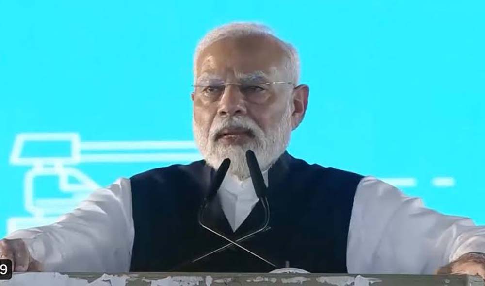 गुजरात कार्यक्रम में पीएम मोदी ने कहावतों और मीम डायलॉग से बांधा माहौल