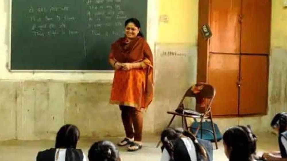 CG School Education: सहायक शिक्षक से प्राचार्य तक, शिक्षा सत्र 2026-27 के अंत तक पुनर्नियुक्ति मंजू