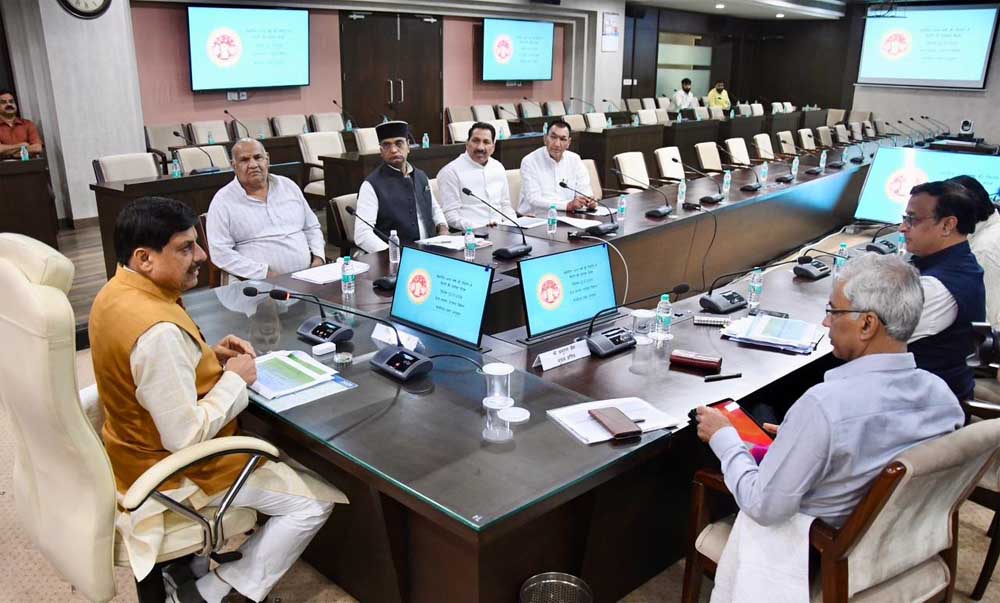 कम पानी और कम अवधि वाली फसलें अपनाने के लिए किसानों को करें प्रेरित
