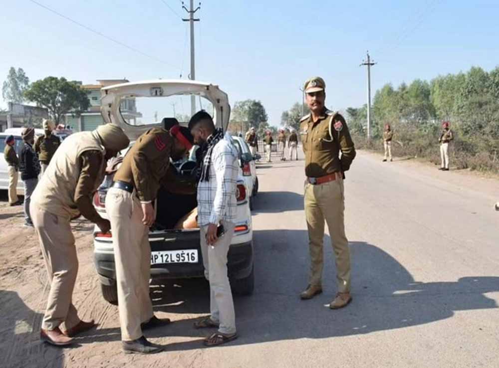 नेशनल हाईवे पर पंजाब पुलिस की सख्ती, एंट्री पॉइंट सील, संदिग्धों की जांच तेज