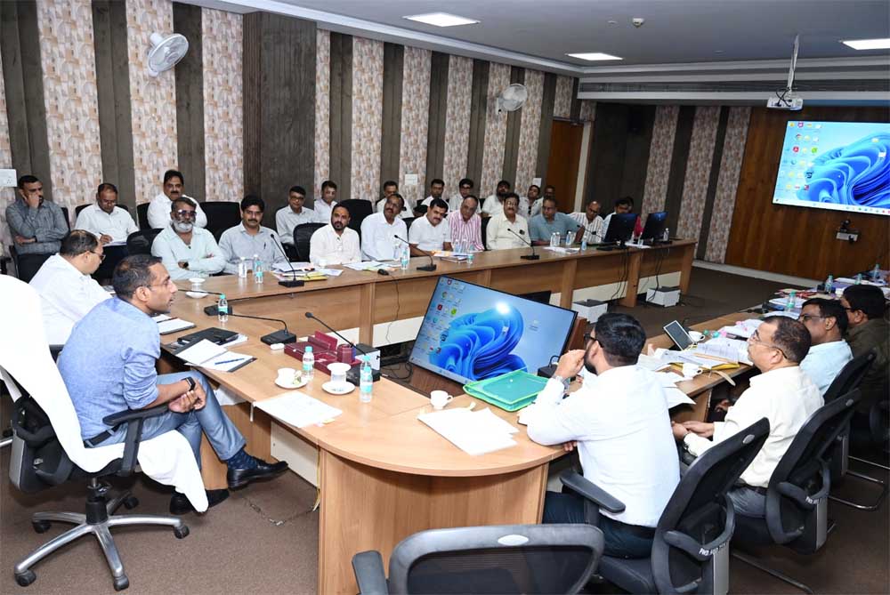 यूटिलिटी शिफ्टिंग में तेजी लाने के दिए निर्देश, शासकीय भवनों के उपकरणों का ऑनलाइन रिकॉर्ड रखने कहा