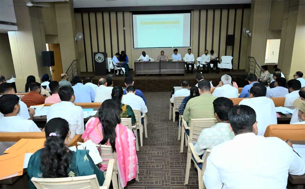 नगरीय प्रशासन विभाग की सचिव ने की रायपुर नगर निगम के कार्यों की समीक्षा
